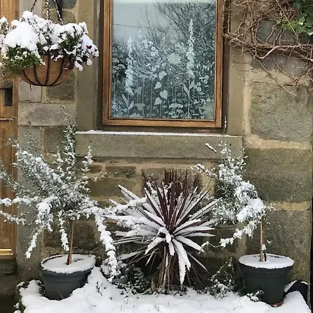 Bijou Cottage In Bronte Country With Wood-Burning Stove & Hot Tub Spa Haworth Exterior photo