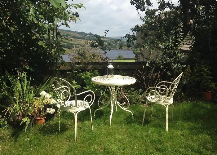 Bijou Cottage In Bronte Country With Wood-Burning Stove & Hot Tub Spa