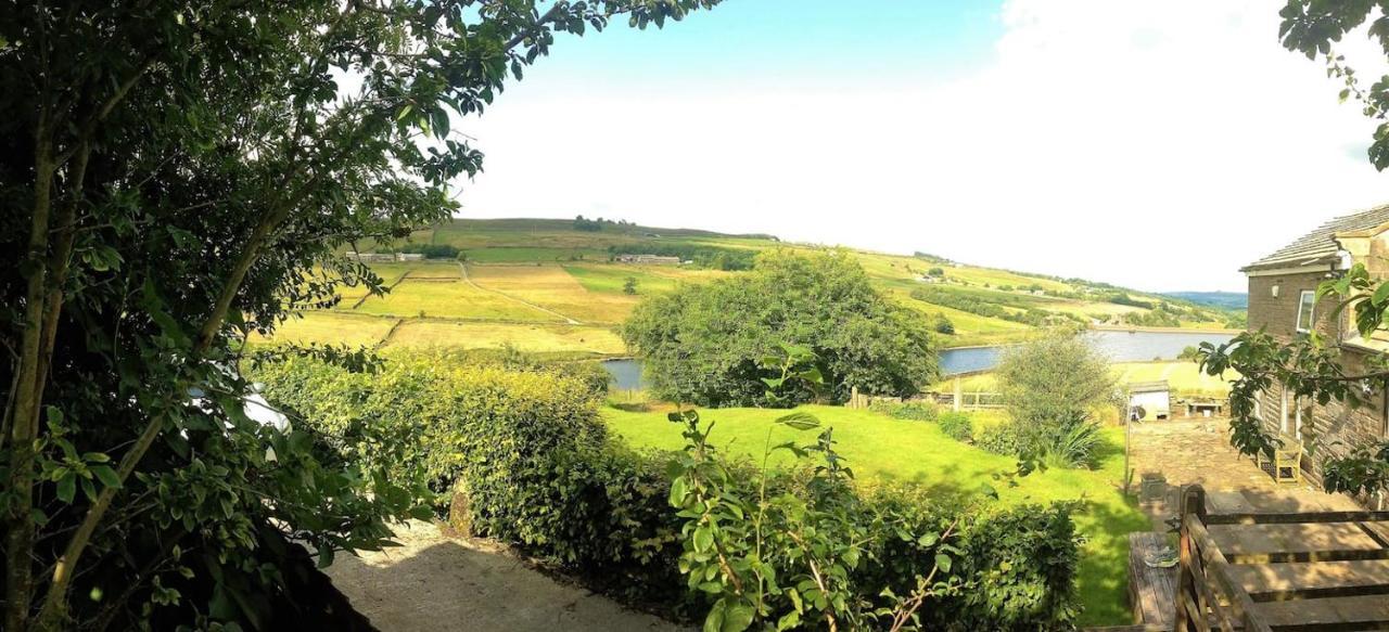 Holiday home Bijou In Bronte Country With Wood-burning Stove & Hot Tub *