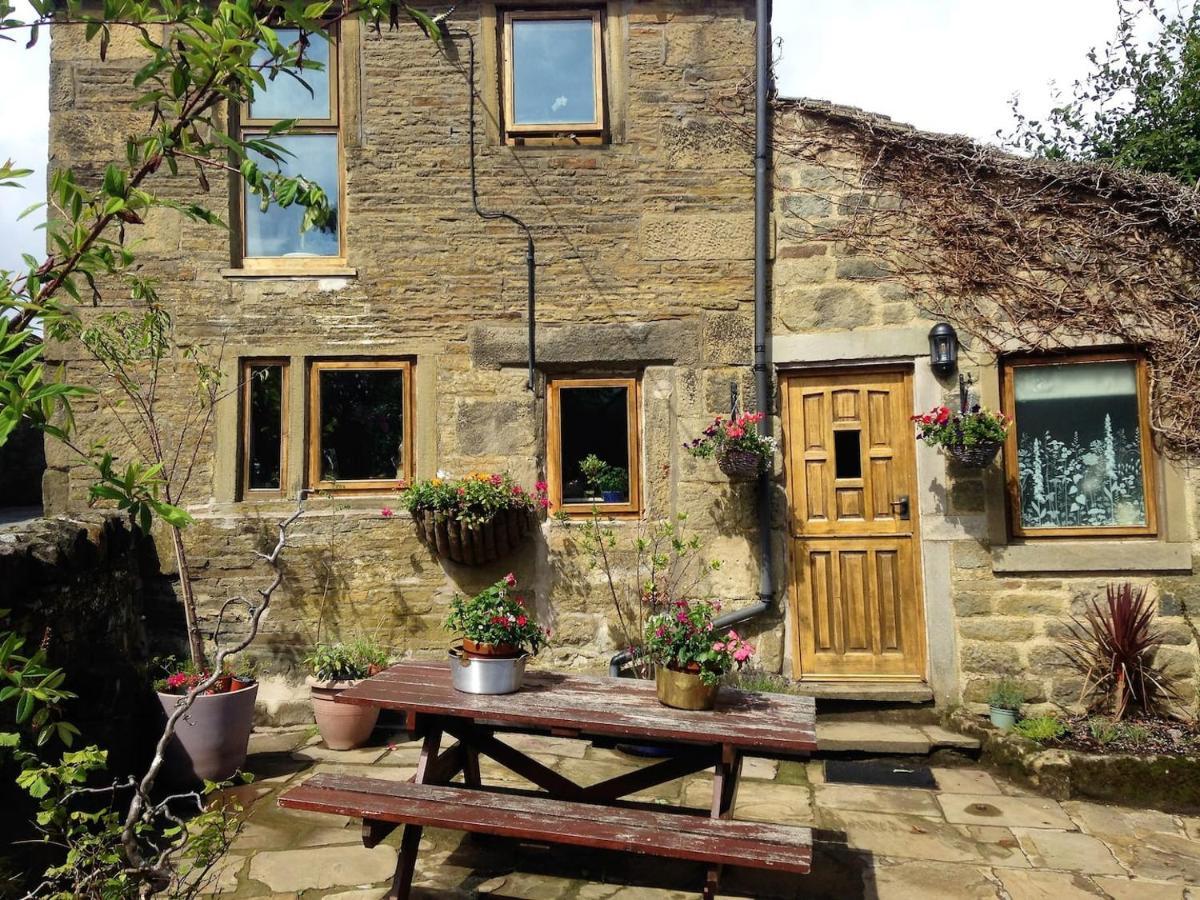 Holiday home Bijou In Bronte Country With Wood-burning Stove & Hot Tub *
