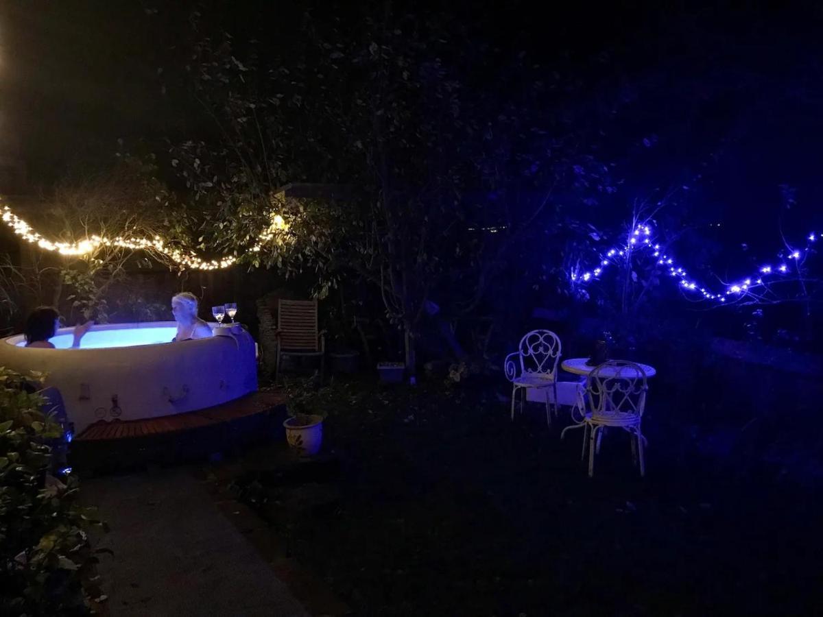 Bijou In Bronte Country With Wood-burning Stove & Hot Tub
