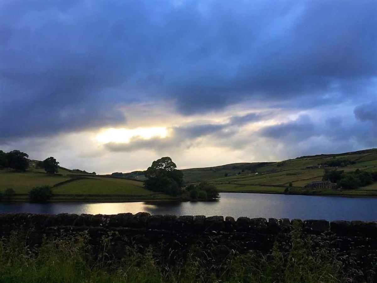 Bijou In Bronte Country With Wood-burning Stove & Hot Tub Holiday home Haworth