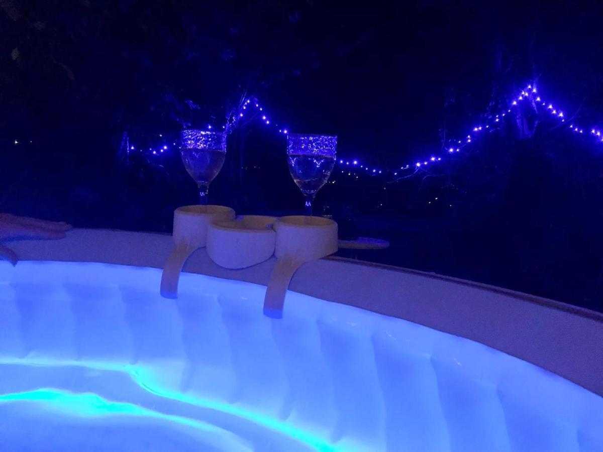 Holiday home Bijou In Bronte Country With Wood-burning Stove & Hot Tub *