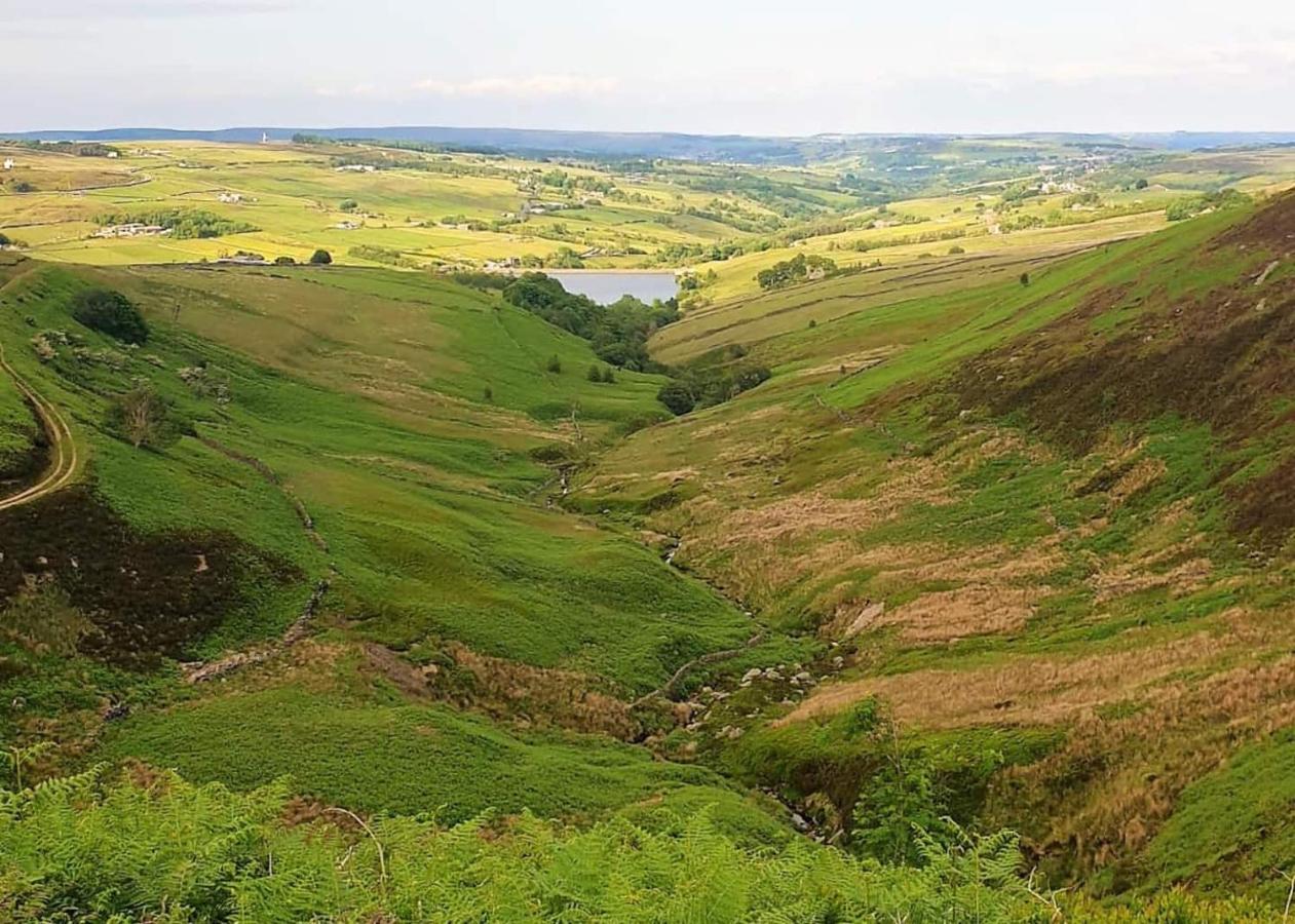 Holiday home Bijou In Bronte Country With Wood-burning Stove & Hot Tub