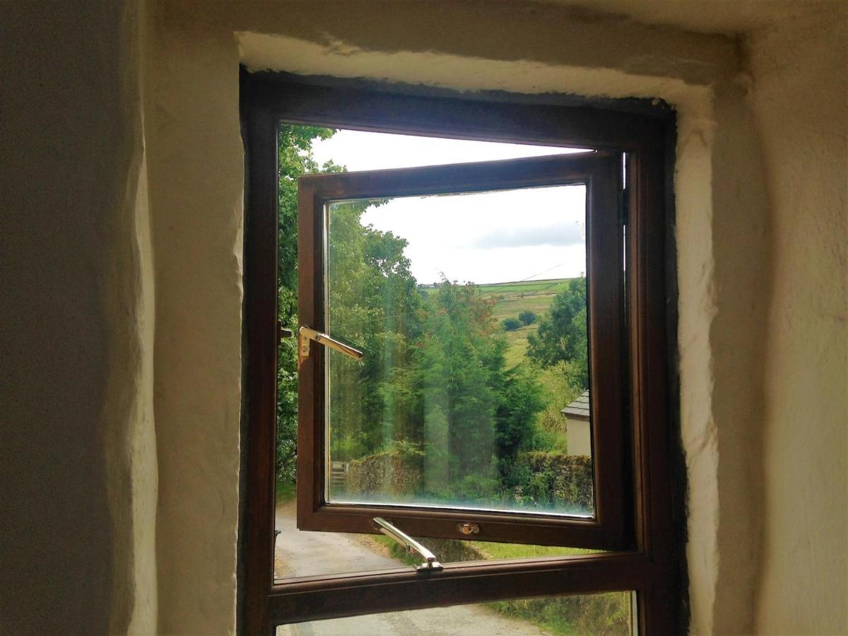 Holiday home Bijou In Bronte Country With Wood-burning Stove & Hot Tub