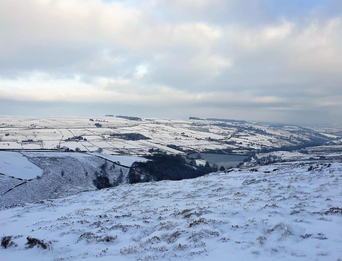 Holiday home Bijou In Bronte Country With Wood-burning Stove & Hot Tub *